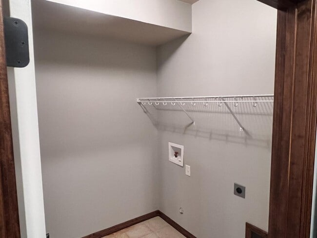 Building Photo - 1301 Tracy Ave