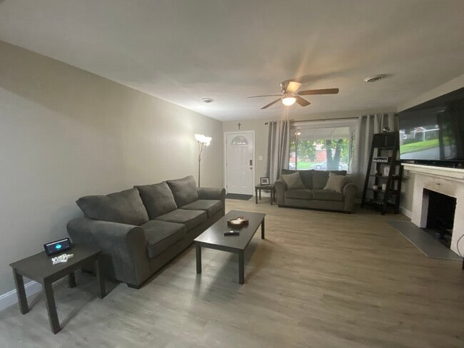Building Photo - 6425 Sedgefield Dr