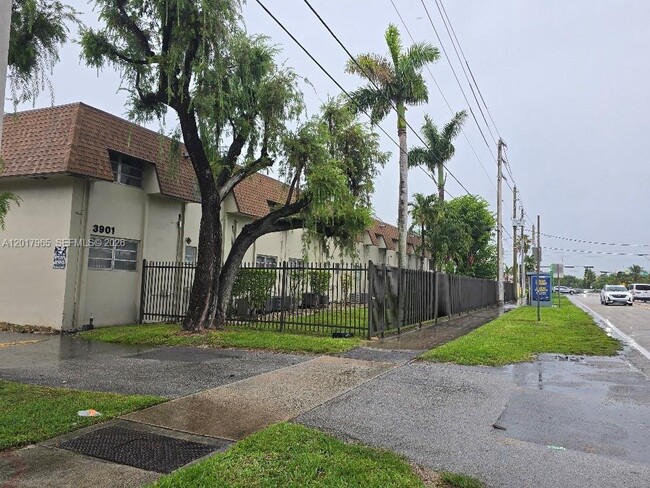 Building Photo - 3901 SW 112th Ave