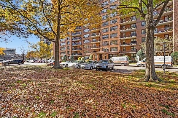 Building Photo - 10 Huron Ave
