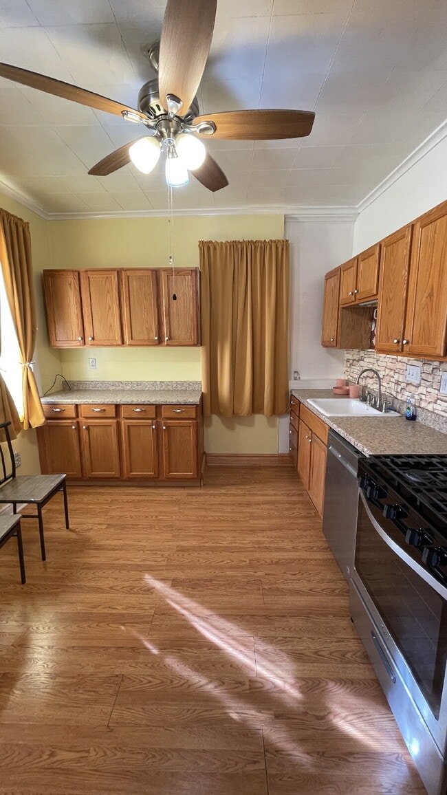 Building Photo - 19 S 6th St