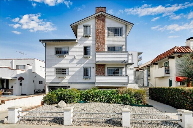 Building Photo - 3632 Dunn Dr