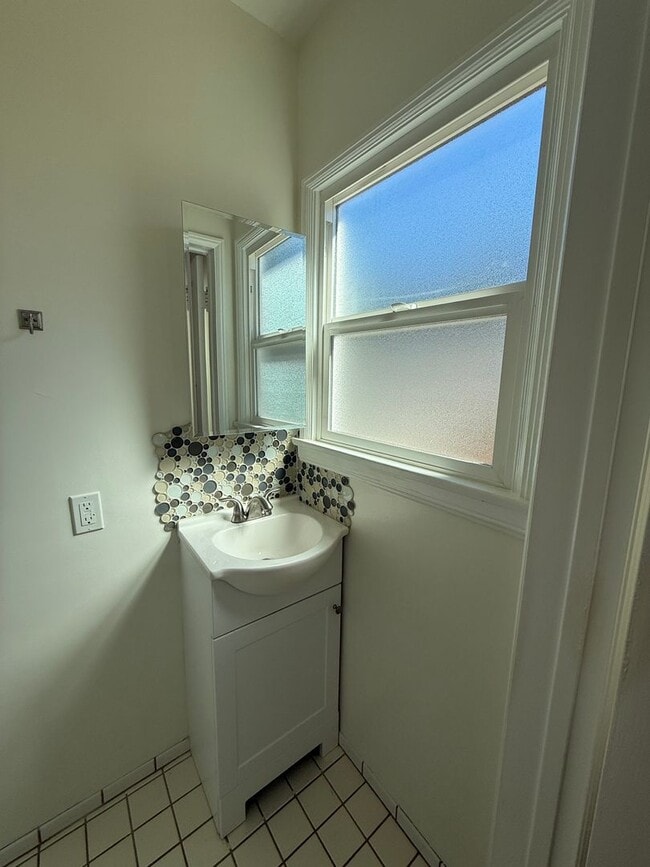 Building Photo - Amazing 3 Bedroom Montrose Home!