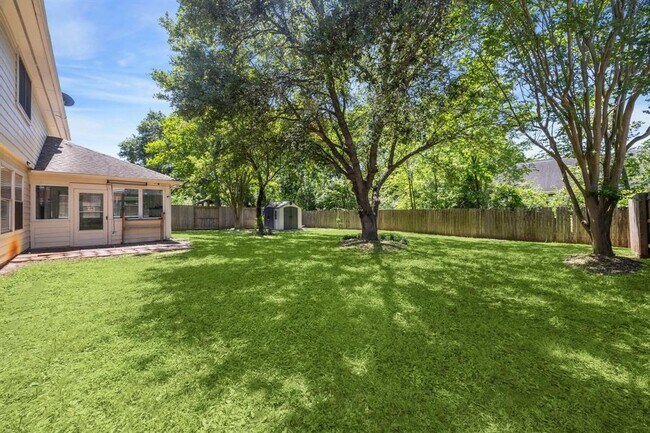 Building Photo - 6021 Whispering Lakes Dr