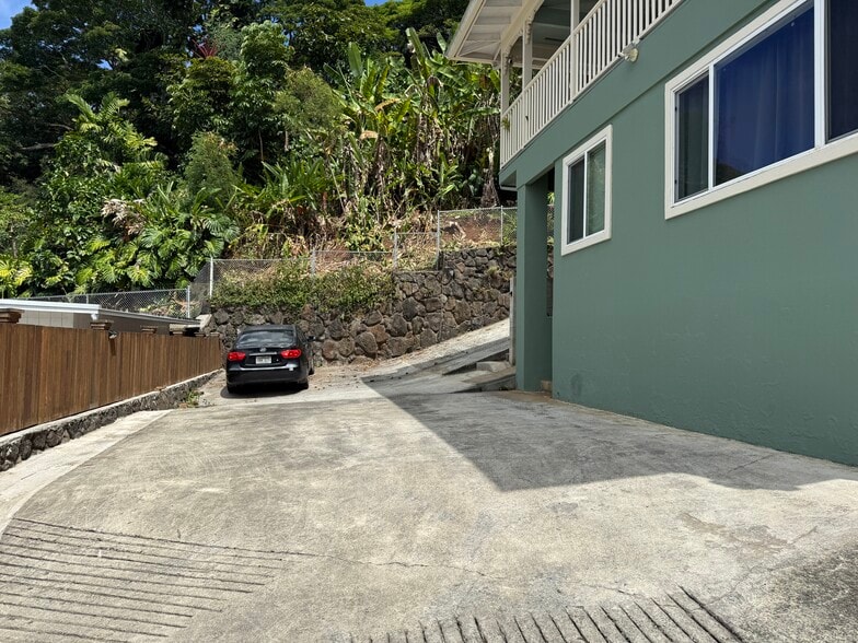 Shared Driveway - 47-358 Lulani St
