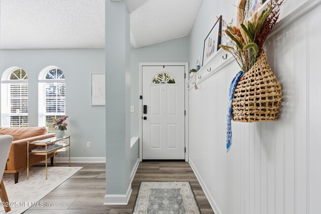 Building Photo - 2143 Lady Di Ln