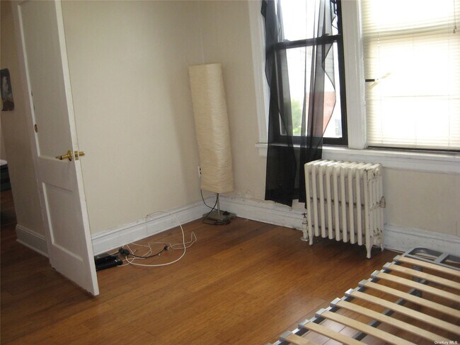 Building Photo - 266 Jericho Turnpike