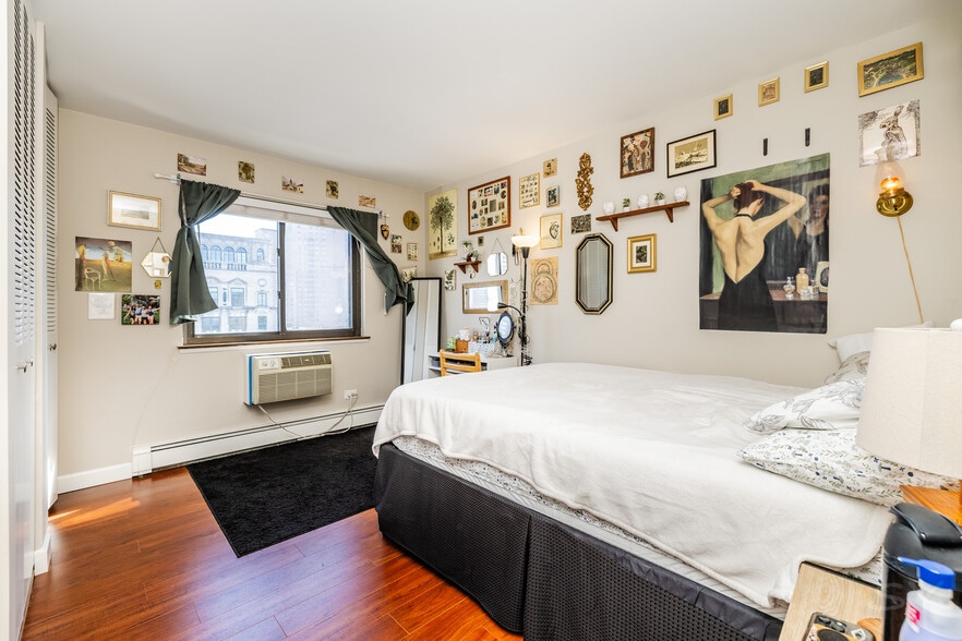 Building Photo - 607 W Wrightwood Ave