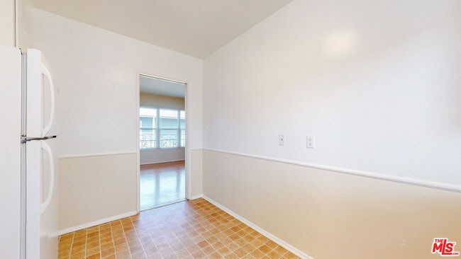 Building Photo - 11284 Montana Ave