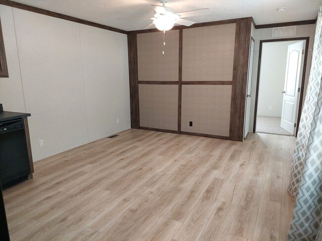 Building Photo - 304 Butternut Ct