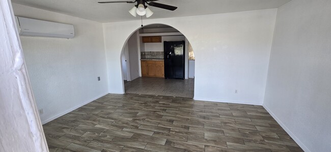 Building Photo - 315 W Palma St