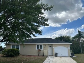 Building Photo - Beautiful 2 Bedroom 2 Bath with garage