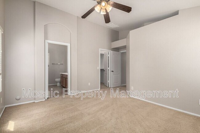 Building Photo - 389 E Angeline Ave