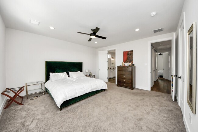 Building Photo - 3905 B Pinemont Dr