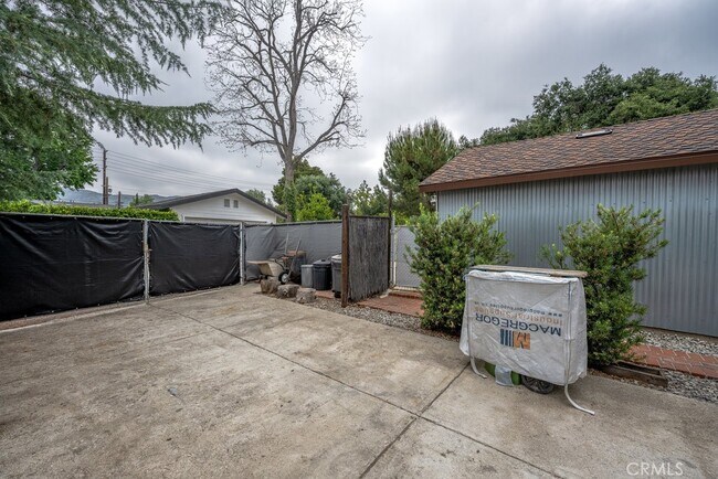 Building Photo - 1243 Yosemite Dr