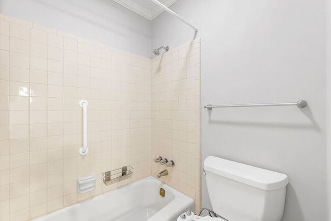 Building Photo - 459 Ivy Park Ln NE