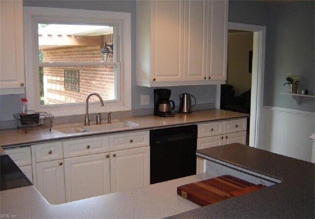 Building Photo - 4632 Curtiss Dr