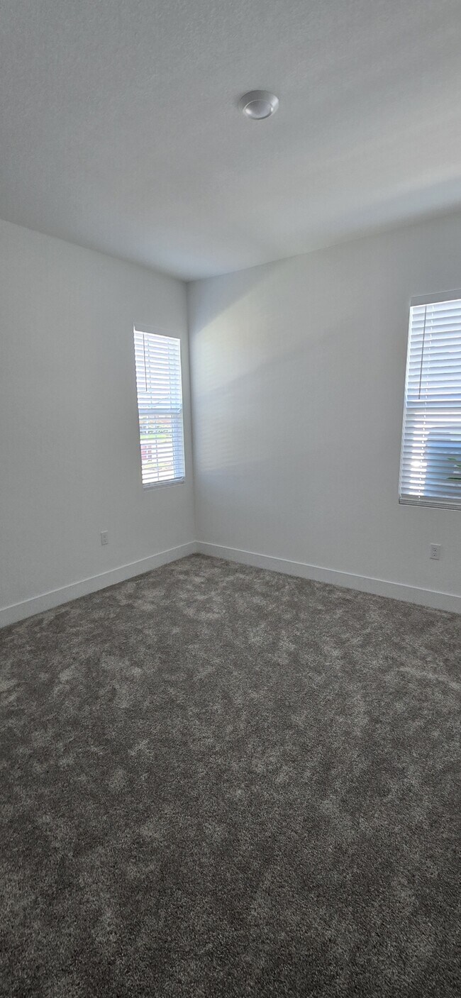Building Photo - Lathrop - Gorgeous 5 Bedroom 3 Bathroom Home
