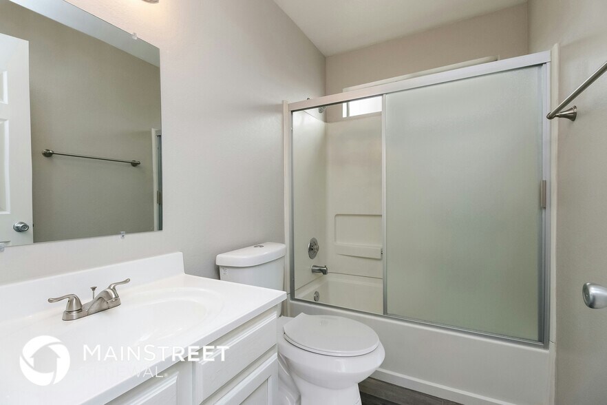 Building Photo - 4062 E Holmes Ave