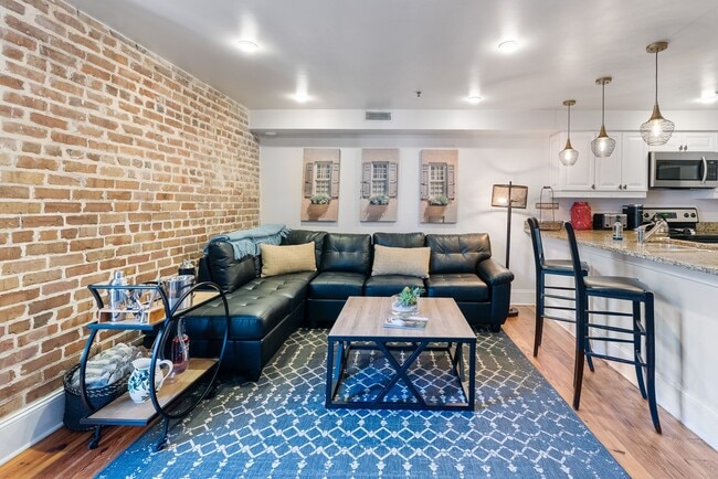 Building Photo - Stunning 2-Story Loft in the Heart of Downtown