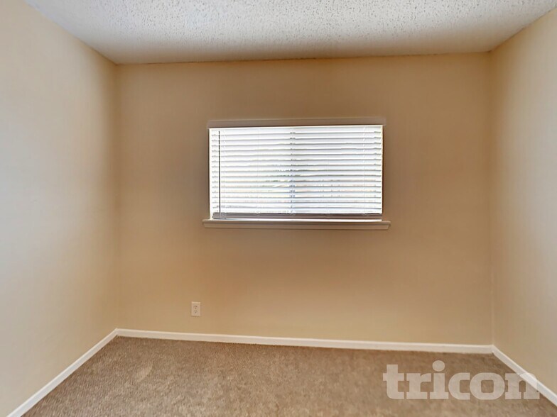 Building Photo - 4909 Tiffany Ln