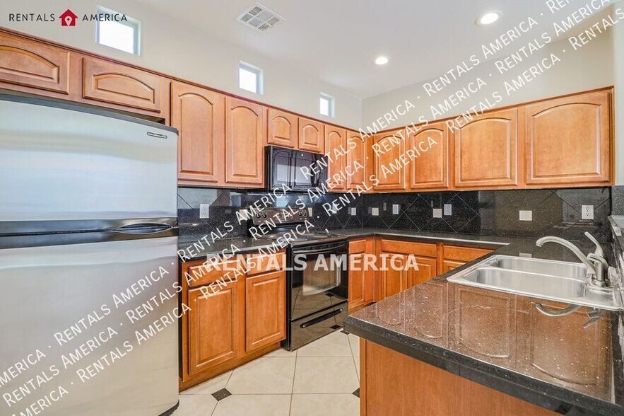Building Photo - 2715 S Cupertino Dr