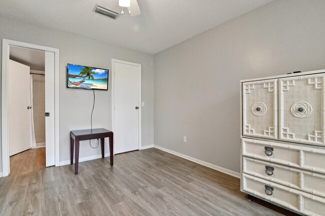 Building Photo - 10297 Hidden Springs Ct