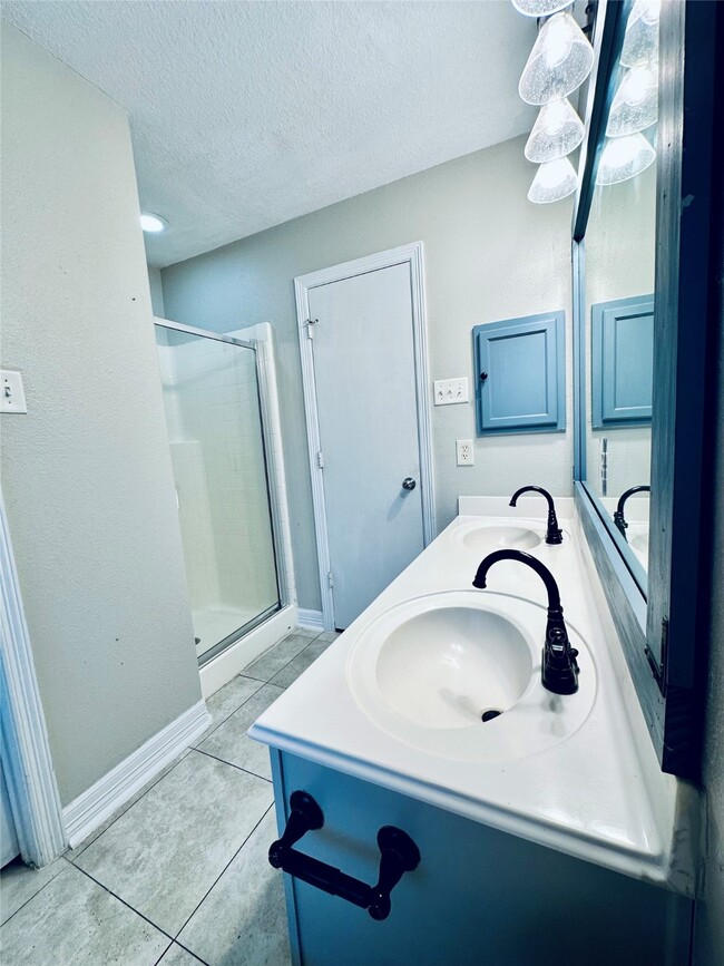 Building Photo - 21604 Horseshoe Dr