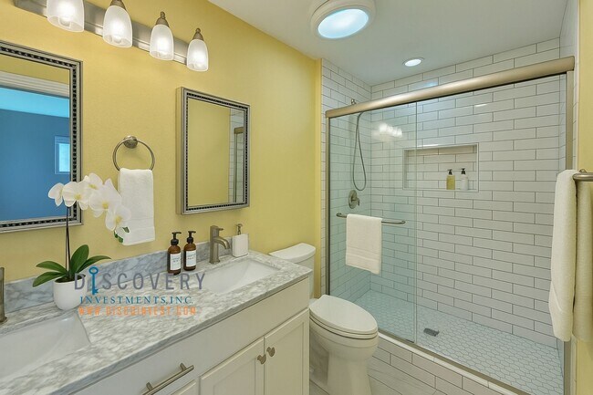 Building Photo - Stylish 3 Bedroom Retreat in the Oakland H...