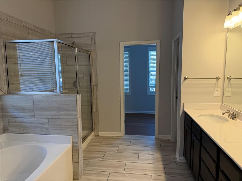 Building Photo - 7811 Silk Tree Pointe