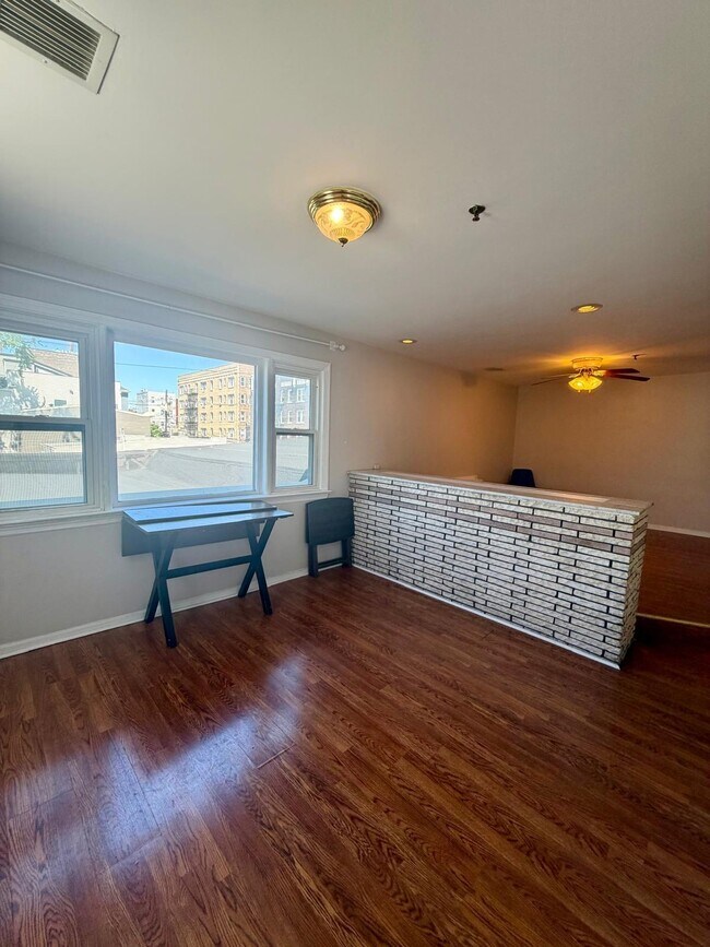 Building Photo - 73 Congress St