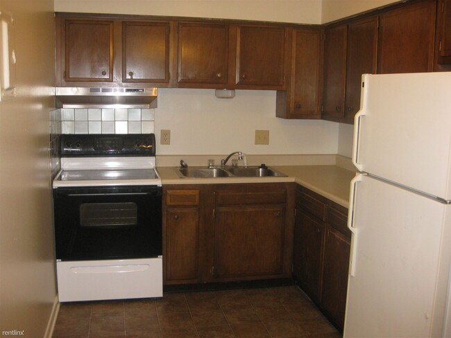 Building Photo - 2 br, 1 bath Apartment - 1940 NW 82nd St 1