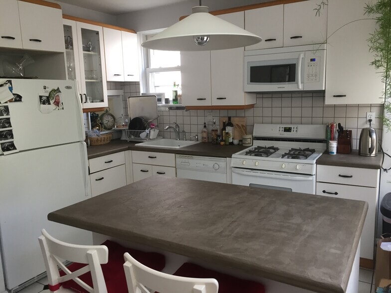 Kitchen (when you first enter home) - 2201 Naudain St