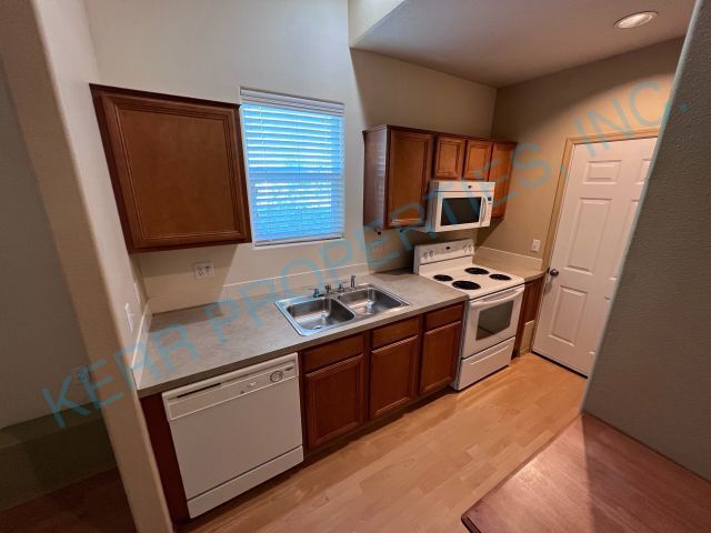 Building Photo - 1 Bd / 1.5 Bth - Skylight - Gas Fireplace ...