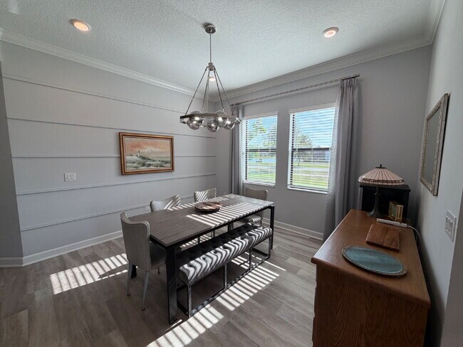 Building Photo - Gated 55+ community with lots of HOA amenities!