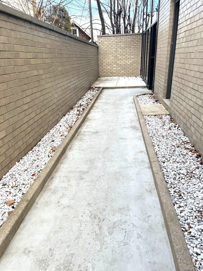 Building Photo - 520 Ellsworth Ave