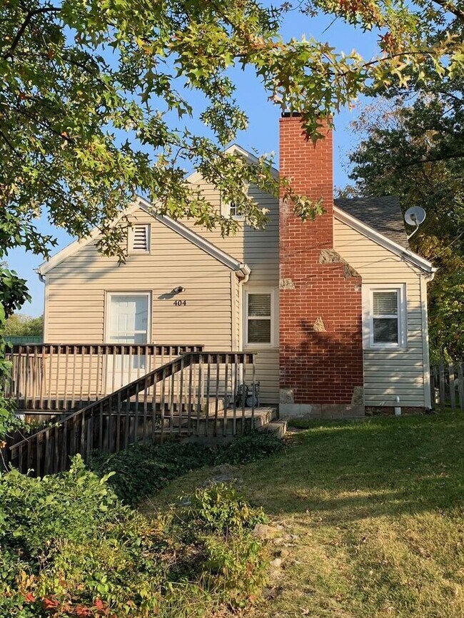 Building Photo - 2 Bed / 1 Bath House Near NKC!