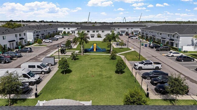 Building Photo - 436 10th Ct