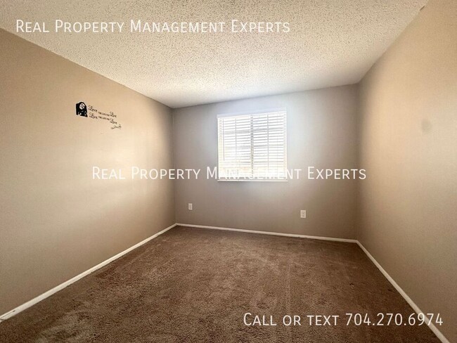 Building Photo - 7526 Holly Grove Ct