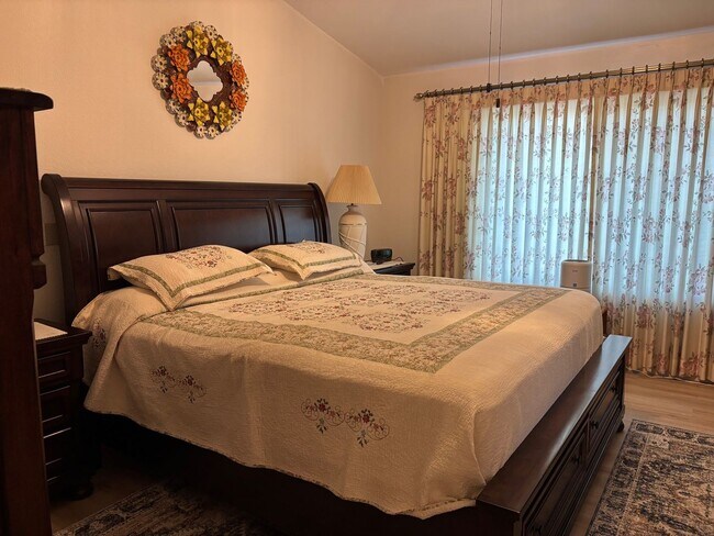 Building Photo - Welcome to this charming 2-bedroom, 2-bathroom home located in the desirable Leisure World a 45+ ...