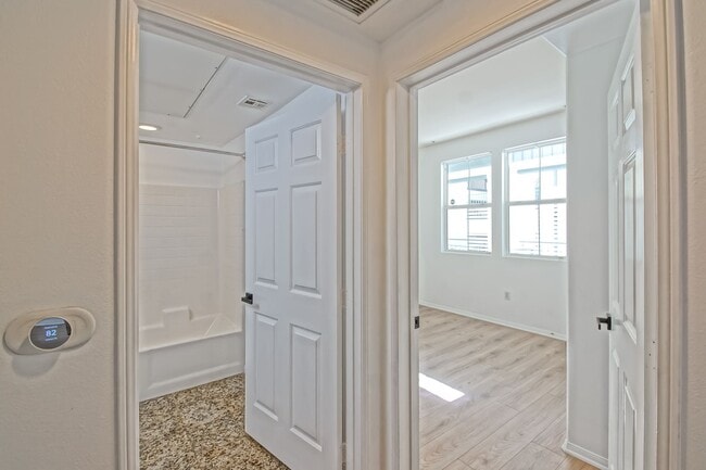 Building Photo - Bright & Airy, Recently Updated 3rd Floor Apartment in the Catalina Building Across from Central ...