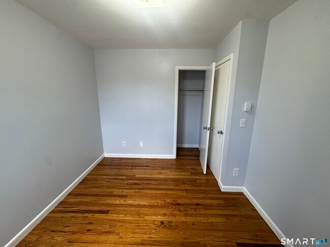 Building Photo - 4 Glenwood Ave