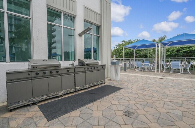 300 S Australian Ave 300 S Australian - 300 S Australian Ave West Palm Beach Fl Building Photo