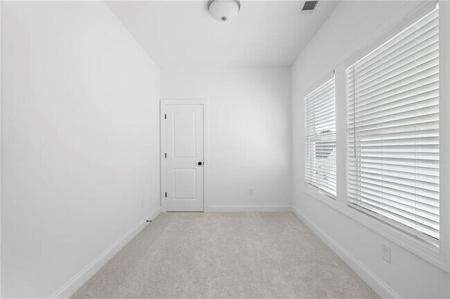 Building Photo - 1042 Winding Br Dr