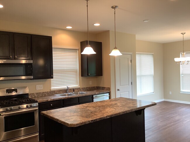 Building Photo - 390 Modesta Rd