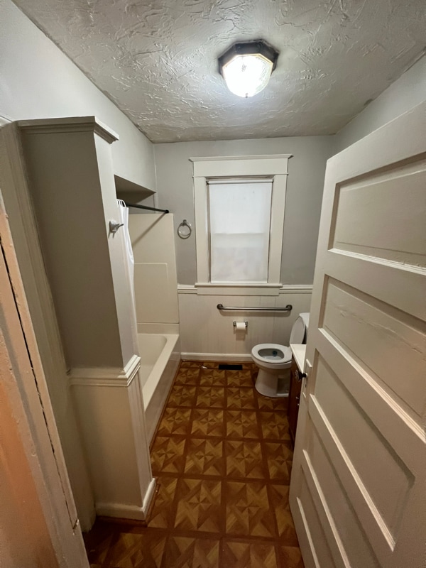 Building Photo - 1136 Moorland Ave