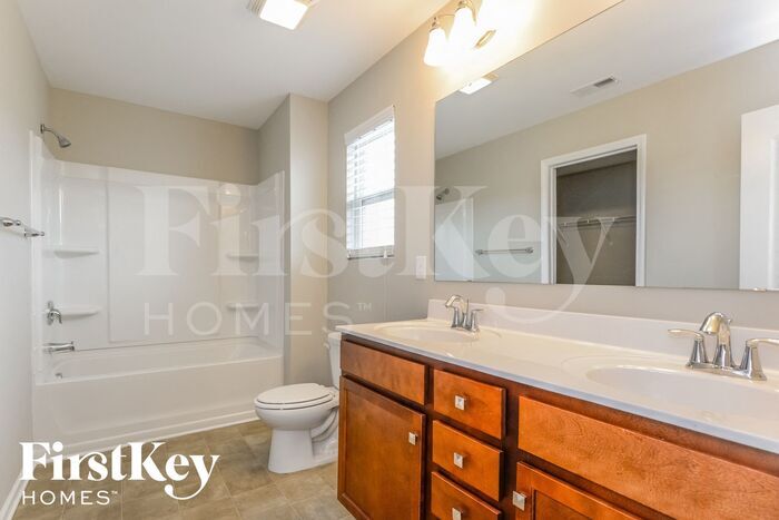 Building Photo - 812 Southridge Dr