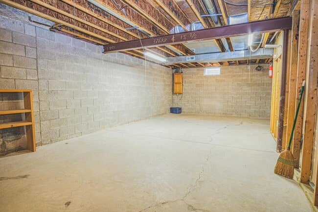 Building Photo - 10620 W Heather Dr