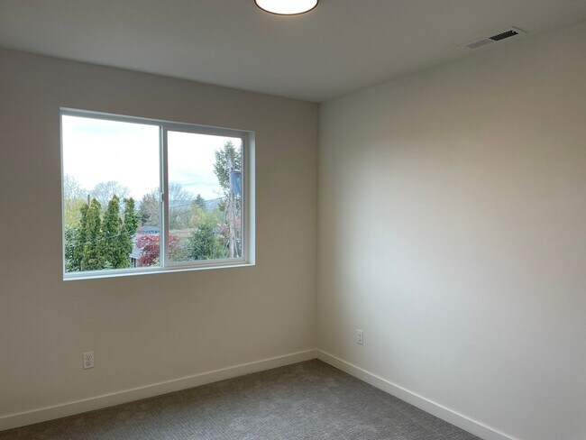Building Photo - 5575 NE Killingsworth St