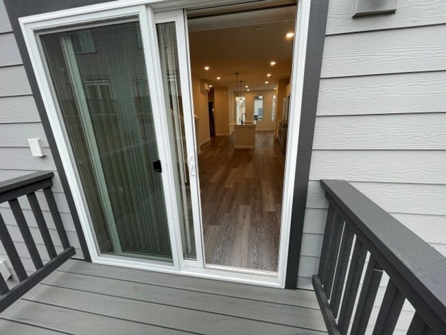 Building Photo - 4Bd/3.5Ba Snohomish Townhouse